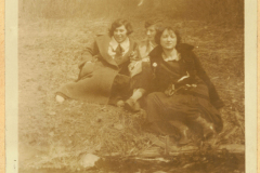 Léa and friends, Outremont Woods, 1924
